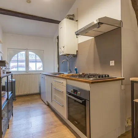 Centre: T2 Bis Dans Immeuble Historique *